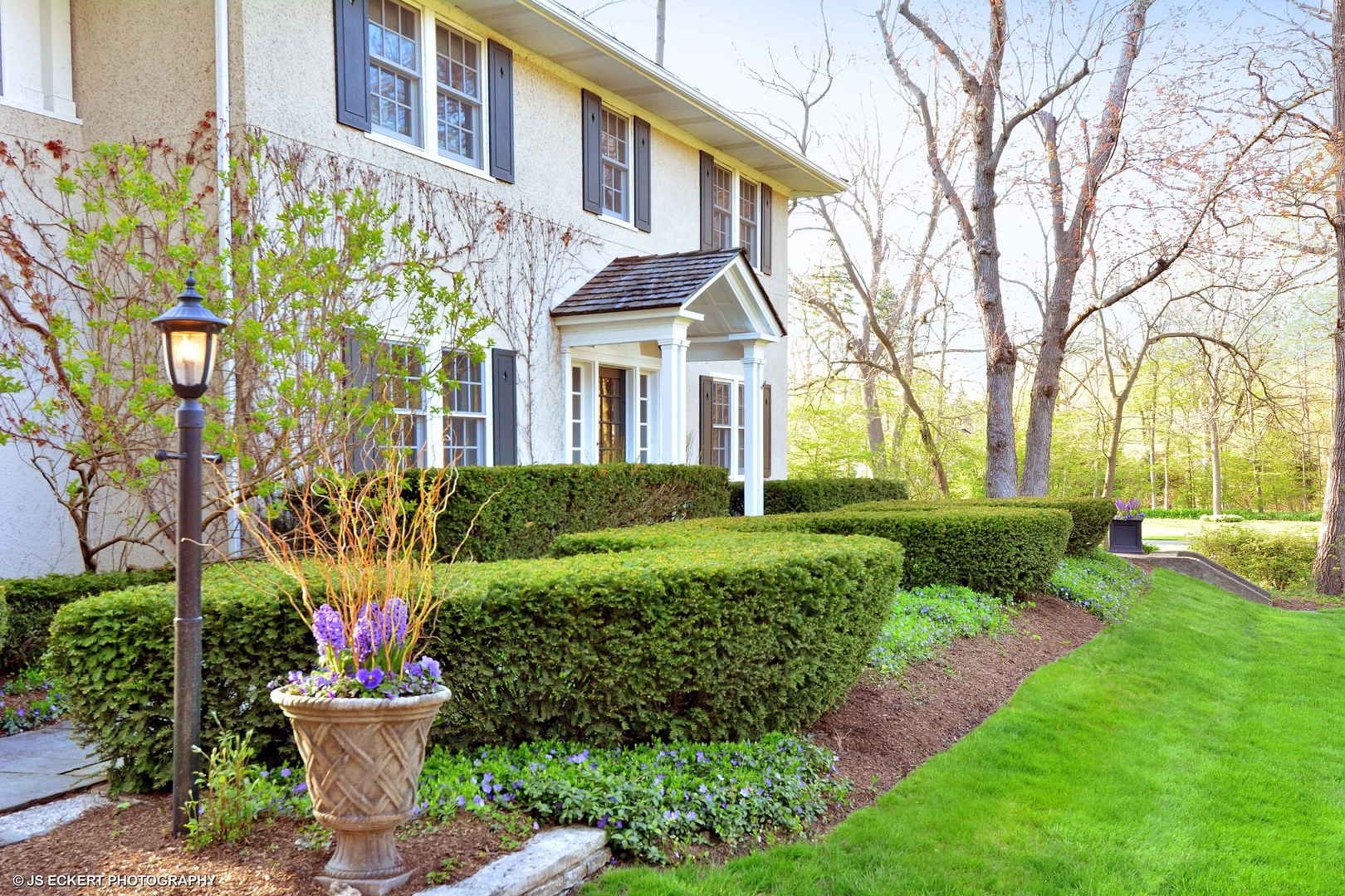 580 Washington Road Lake Forest, IL 60045 - Photo 4 of 46 a front view of a house with a yard and fountain in middle