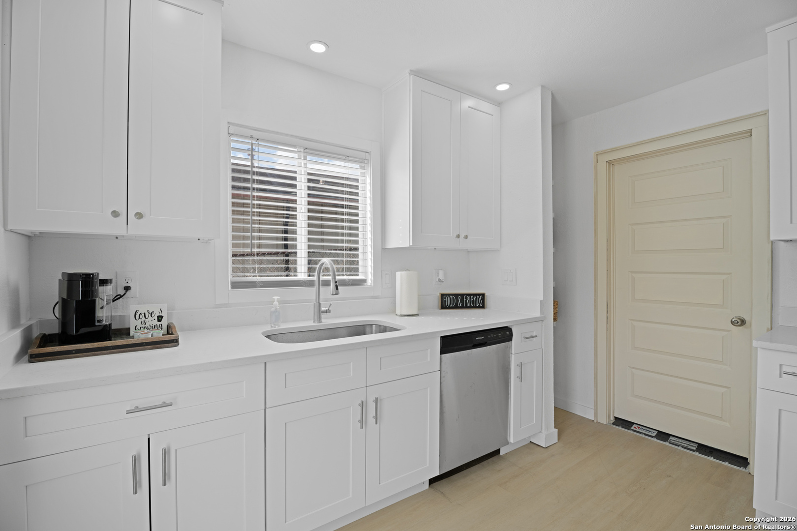 204 Green Meadows Street Converse, TX 78109 - Photo 23 of 46