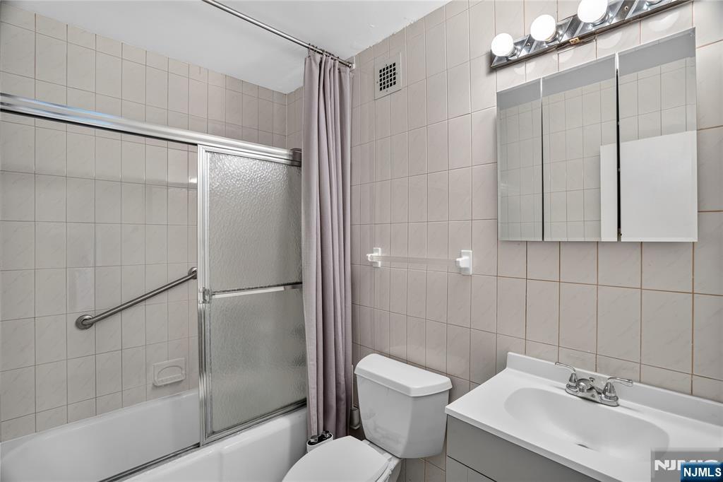 6 Horizon Road, Unit 602 Fort Lee, NJ 07024 - Photo 8 of 35