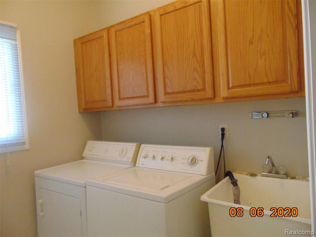 709 Lake Ridge Road Rochester Hills, MI 48307 - Photo 11 of 20