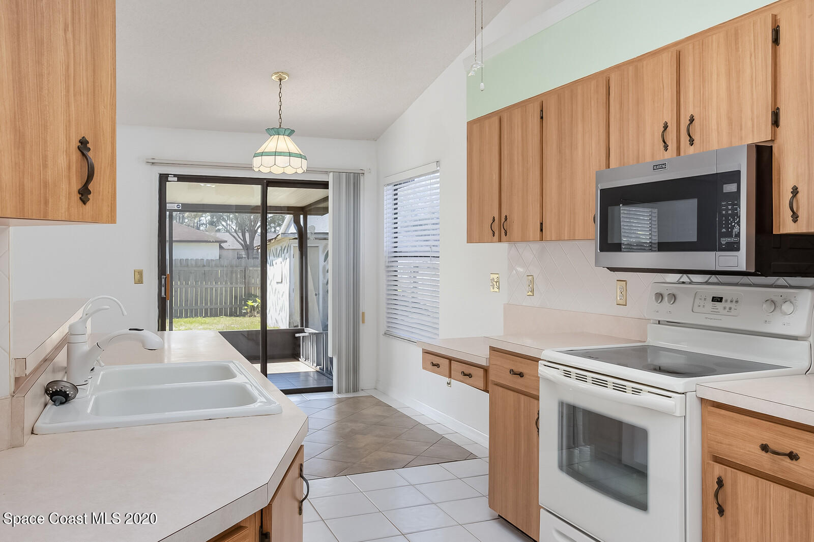302 Stendal Road Northwest Palm Bay, FL 32907 - Photo 2 of 22 Kitchen