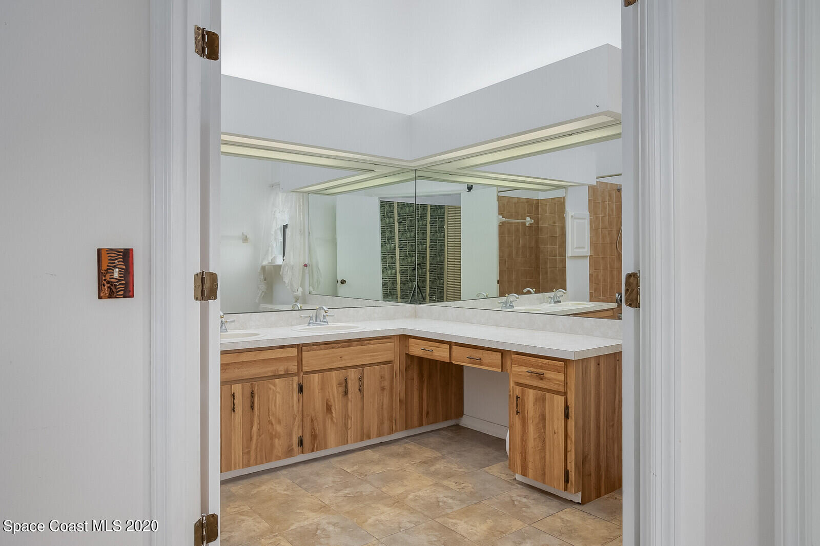 302 Stendal Road Northwest Palm Bay, FL 32907 - Photo 11 of 22 Owner's suite bathroom