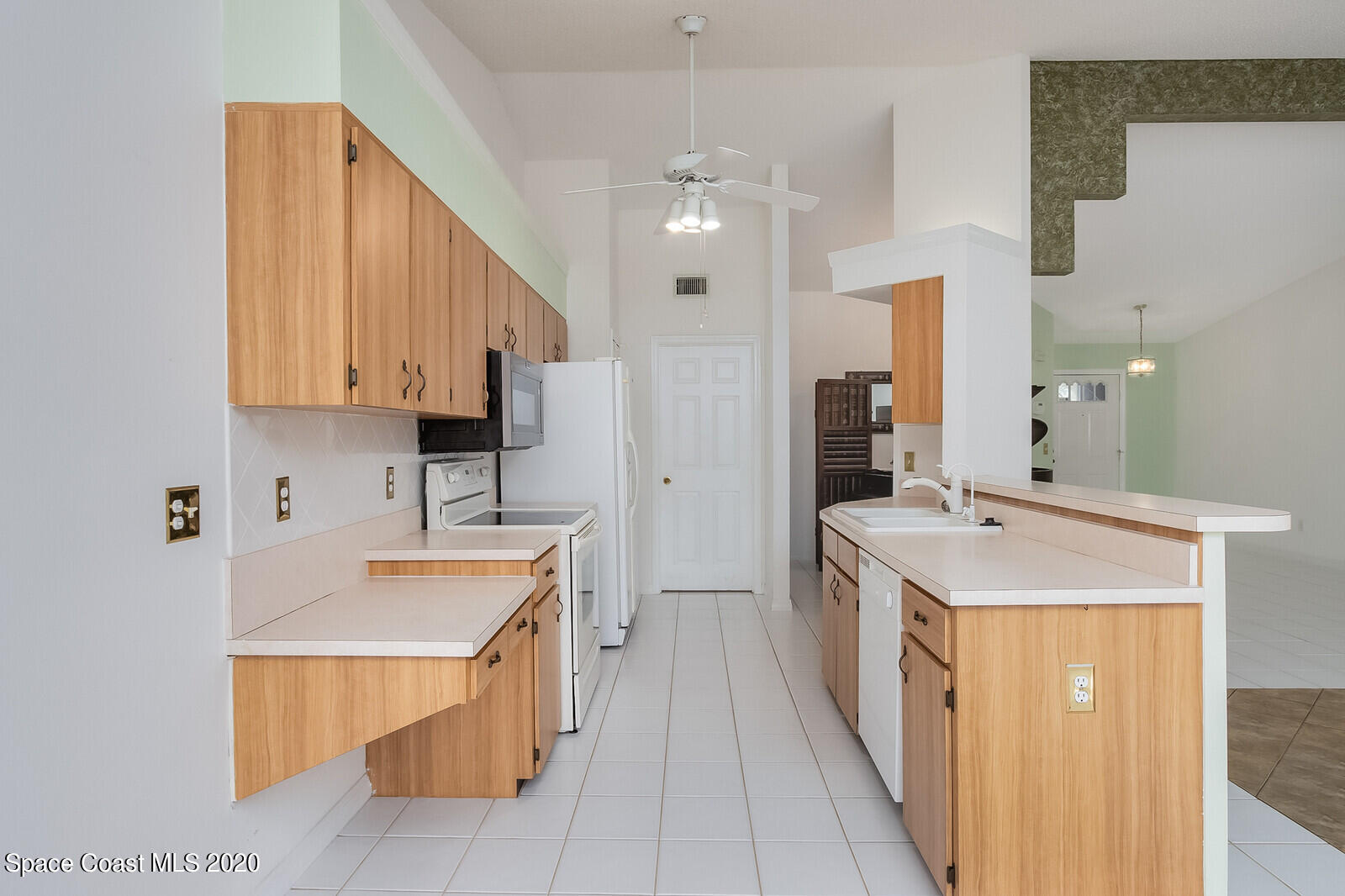 302 Stendal Road Northwest Palm Bay, FL 32907 - Photo 3 of 22 Kitchen