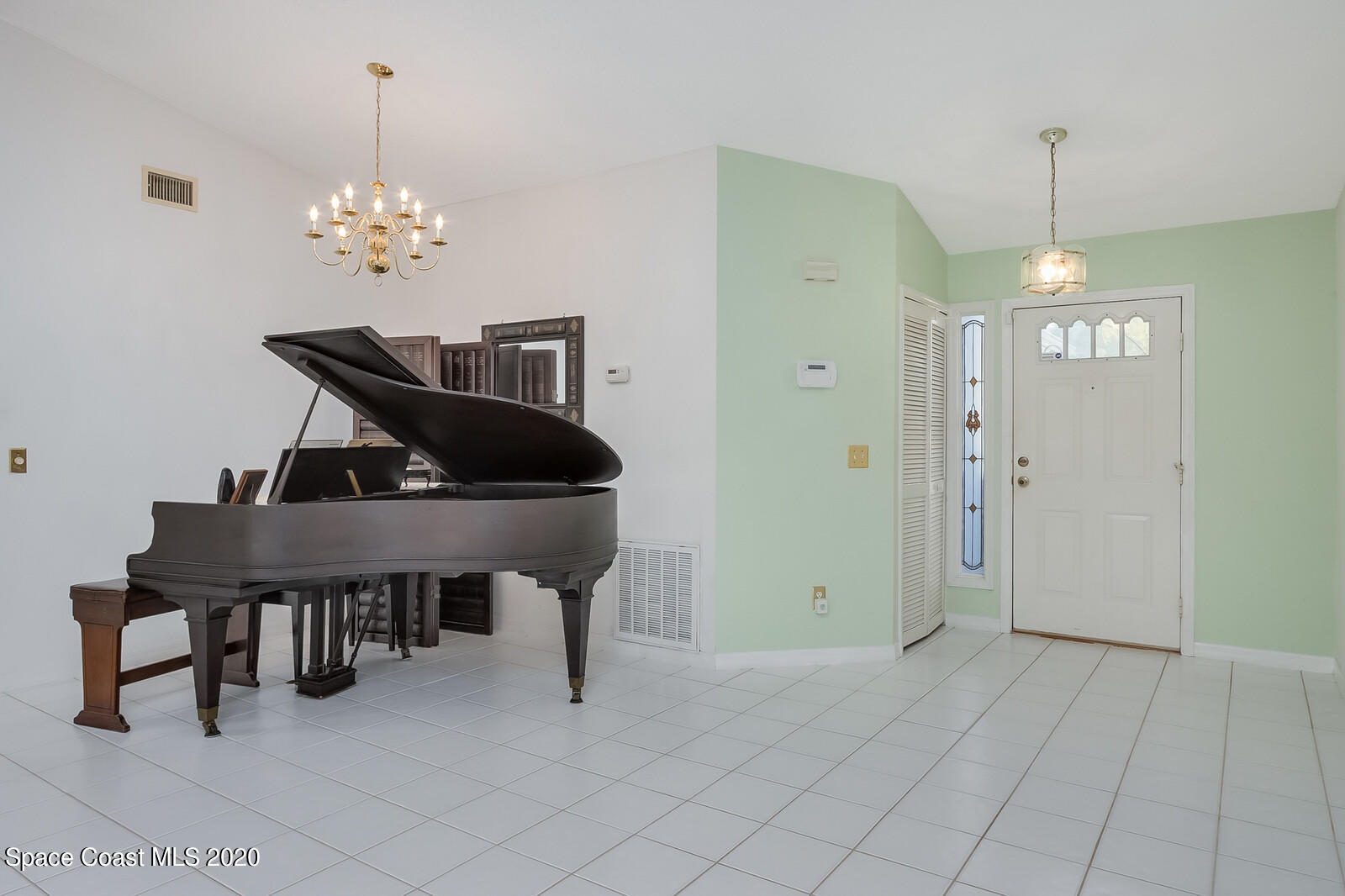 302 Stendal Road Northwest Palm Bay, FL 32907 - Photo 5 of 22 Living room