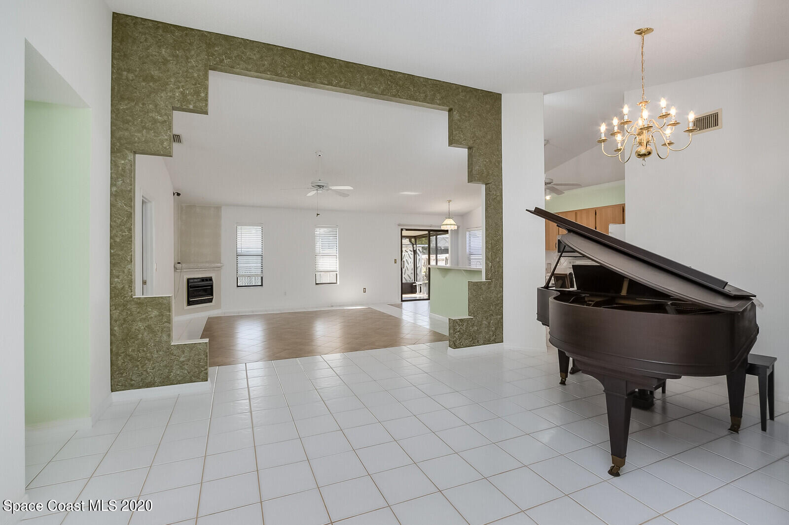 302 Stendal Road Northwest Palm Bay, FL 32907 - Photo 6 of 22 Living room
