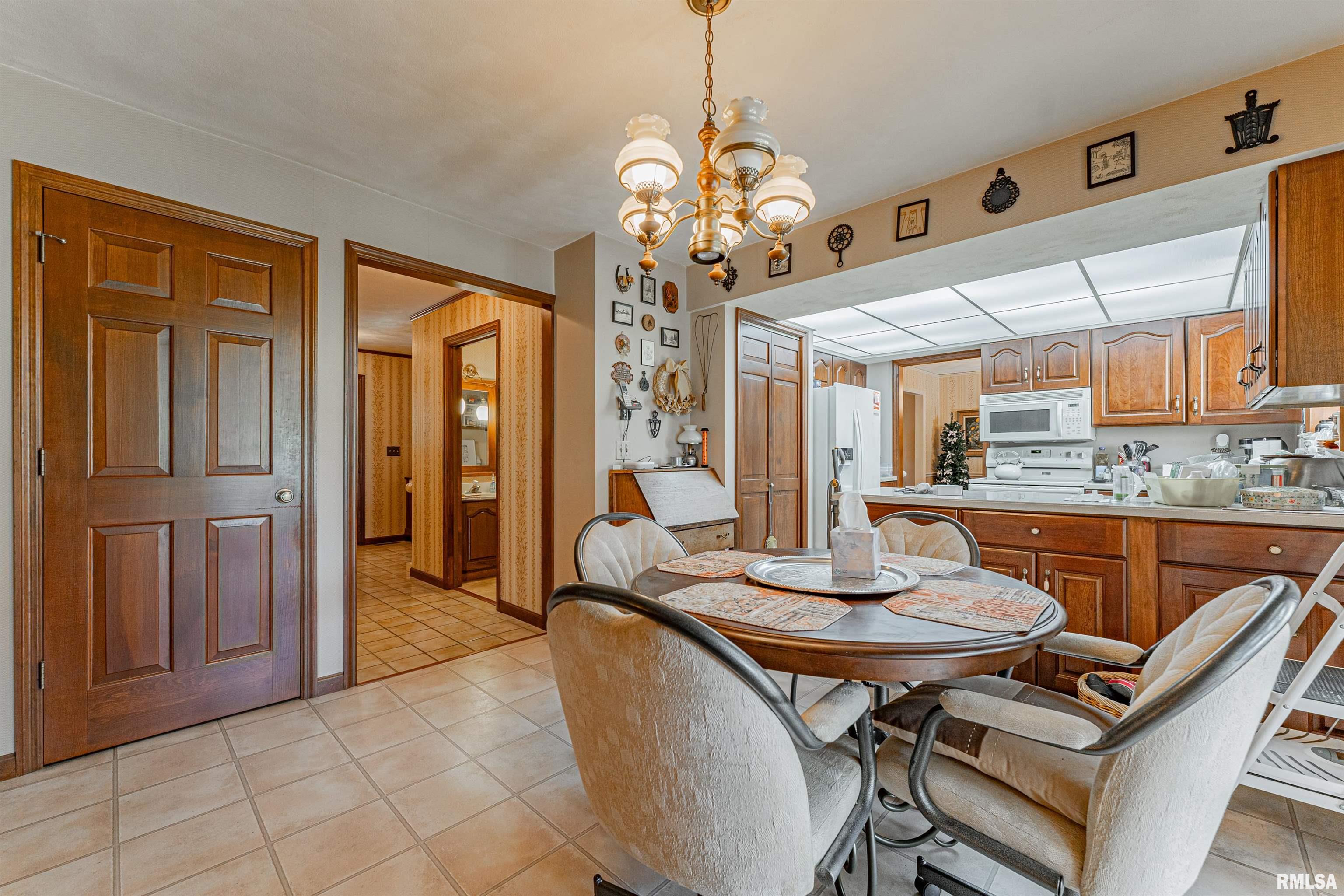 15 Pinehurst Road Lincoln, IL 62656 - Photo 13 of 40 Gallery Image 13