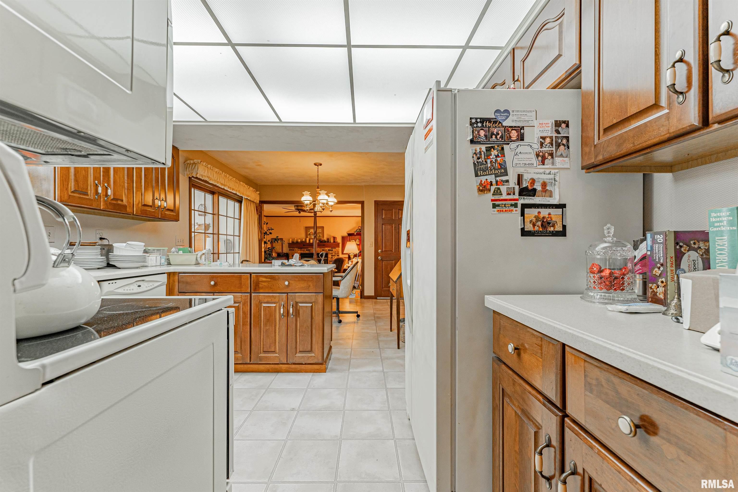 15 Pinehurst Road Lincoln, IL 62656 - Photo 9 of 40 Gallery Image 9