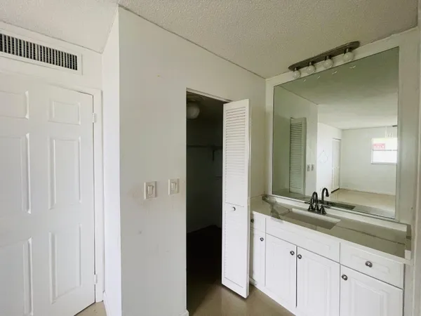 $1,750 | 6300 South Falls Cir Drive, Unit 412, Lauderhill, FL 33319