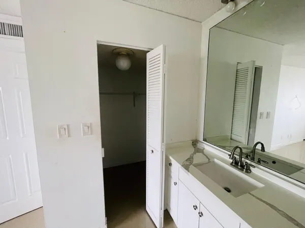 $1,750 | 6300 South Falls Cir Drive, Unit 412, Lauderhill, FL 33319