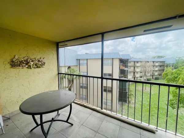 $1,750 | 6300 South Falls Cir Drive, Unit 412, Lauderhill, FL 33319