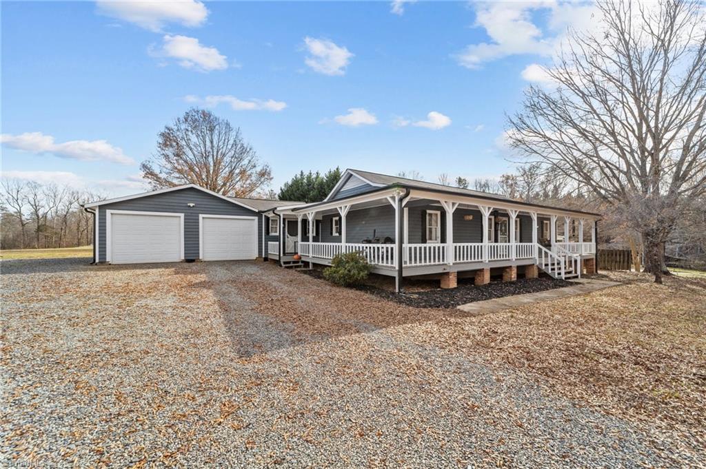 738 Young Road Lexington, NC 27292 - Photo 6 of 48 Gallery Image 6