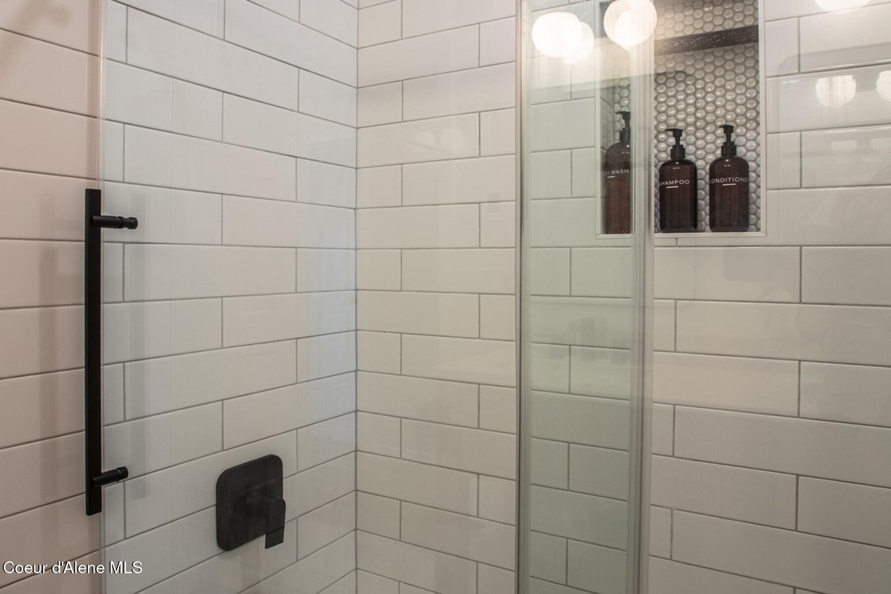 475 Campbell Point Road Laclede, ID 83841 - Photo 30 of 66 Beautiful Tiled walk in Shower