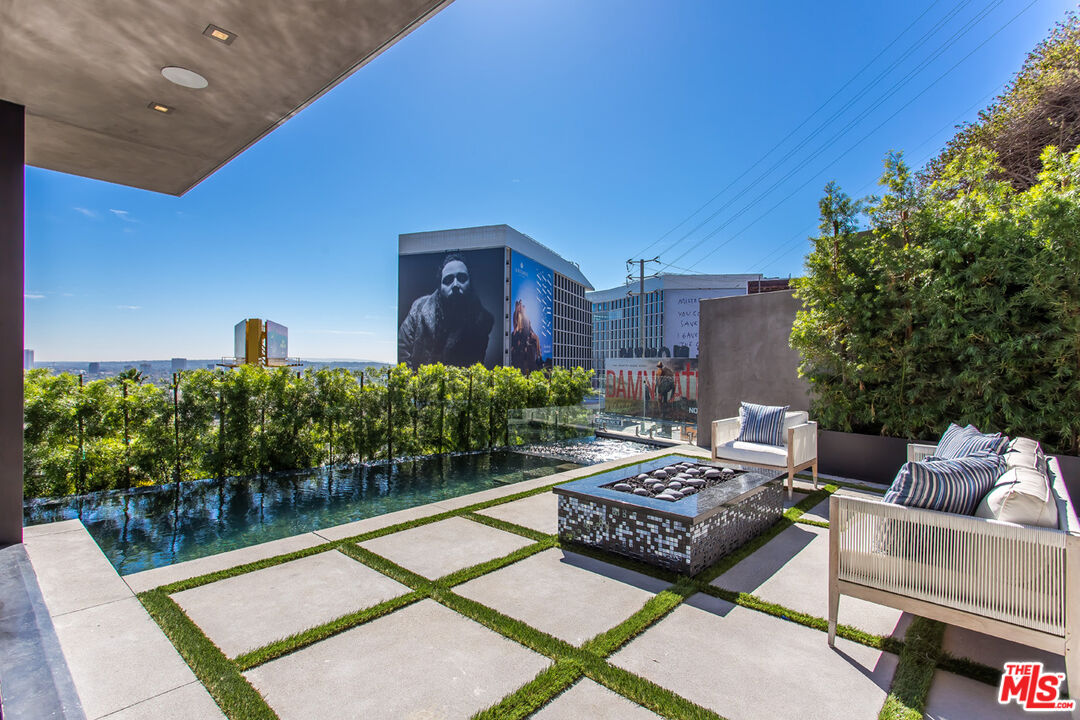 1413 Queens Road Los Angeles, CA 90069 - Photo 18 of 54 Gallery Image 18