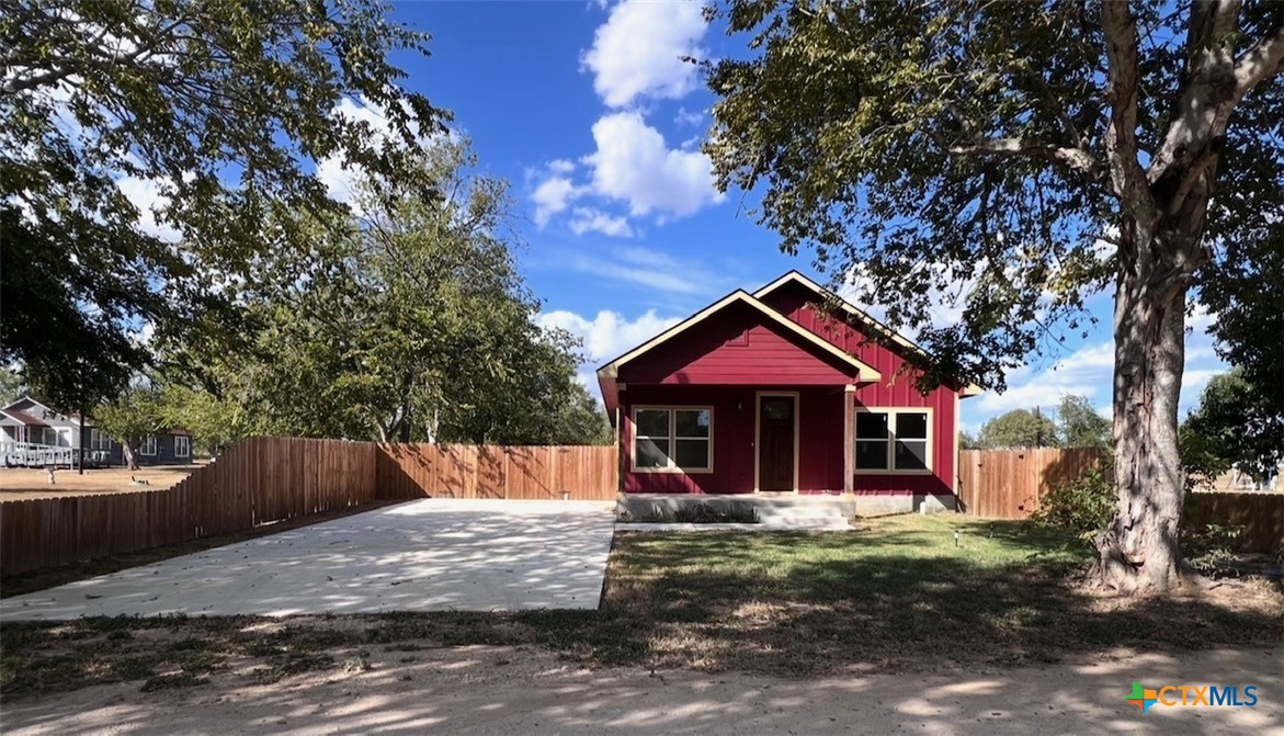 410 Trinity Street Luling, TX 78648 - Photo 2 of 20 Gallery Image 2