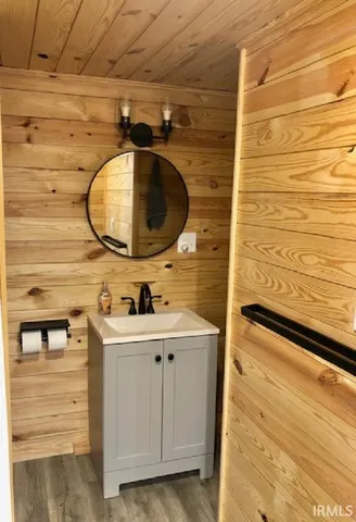 $125,000 | 235 North Corporation Line Road, Veedersburg, IN 47987