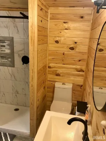 $125,000 | 235 North Corporation Line Road, Veedersburg, IN 47987