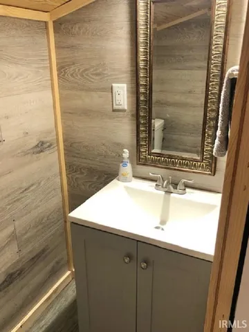 $125,000 | 235 North Corporation Line Road, Veedersburg, IN 47987