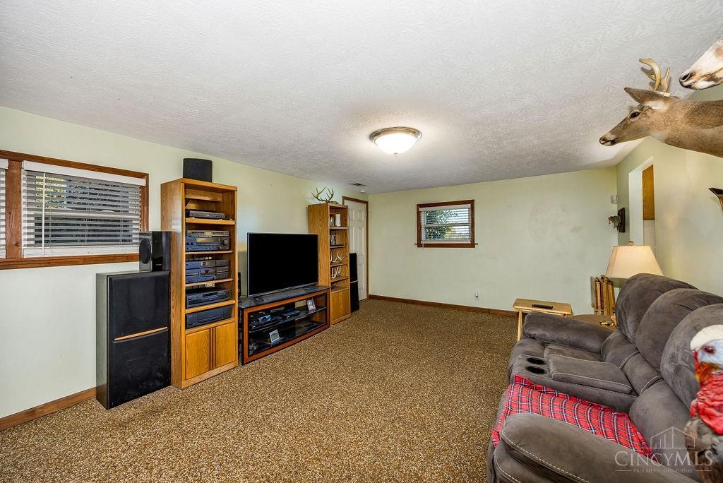 641 Hamilton New London Road Hamilton, OH 45013 - Photo 12 of 41