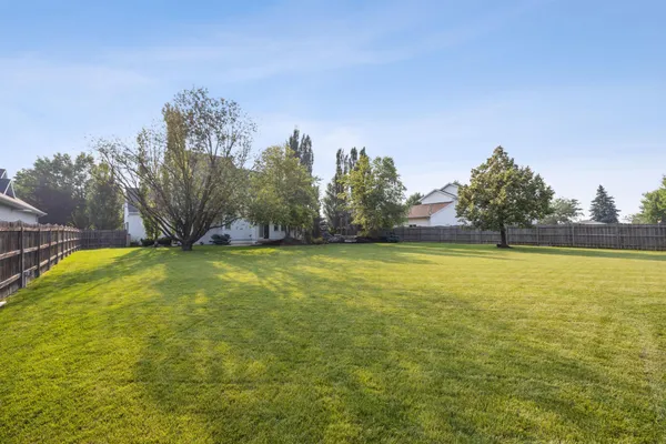 $995,000 | 5027 Rose Creek Parkway South, Fargo, ND 58104