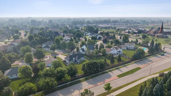 $995,000 | 5027 Rose Creek Parkway South, Fargo, ND 58104