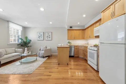 $670,000 | 21 Bowdoin Street, Unit 5C, Boston, MA 02114