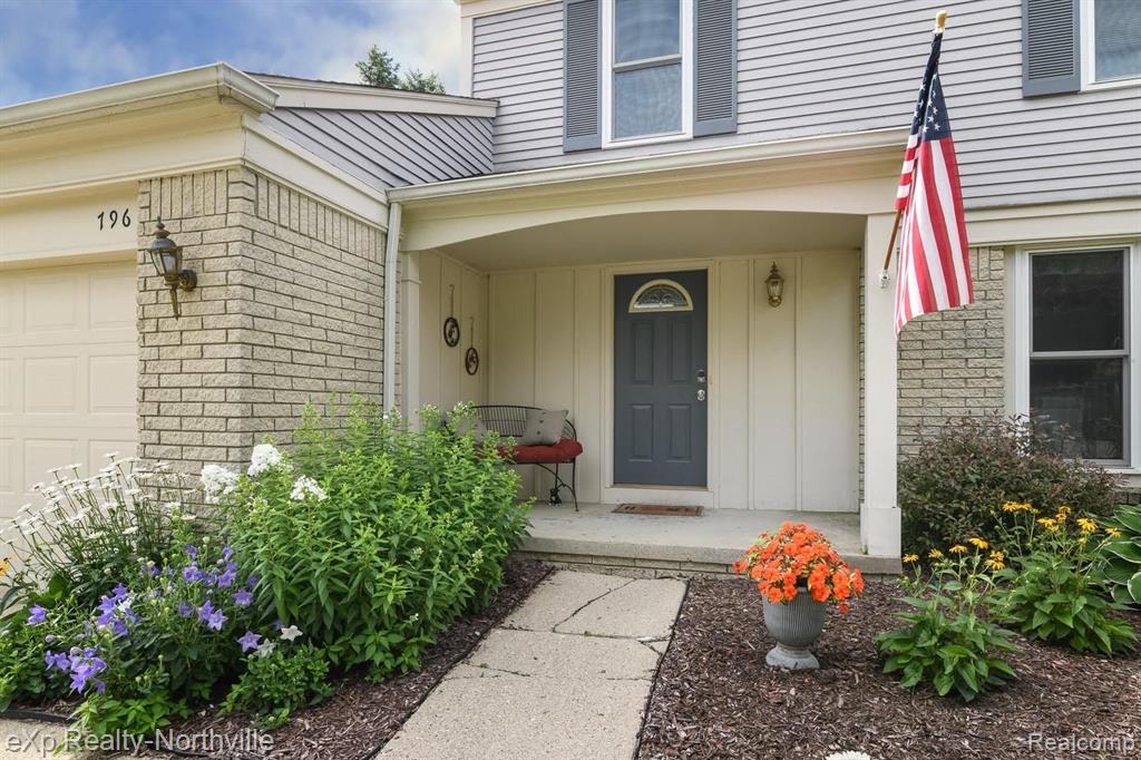 796 Bolinger Street Rochester Hills, MI 48307 - Photo 1 of 33