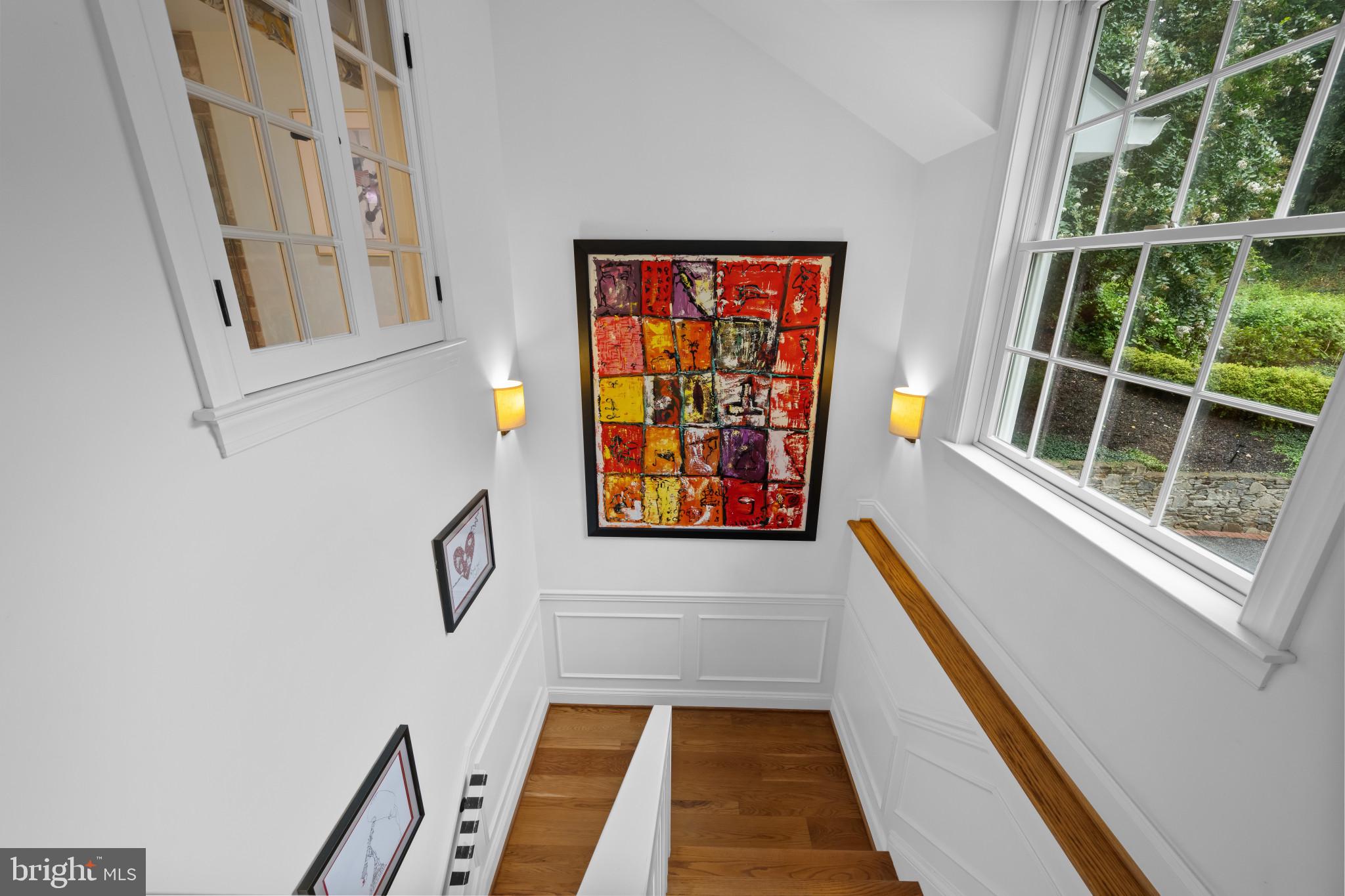 901 Navy Road Baltimore, MD 21204 - Photo 20 of 40 a hallway with windows