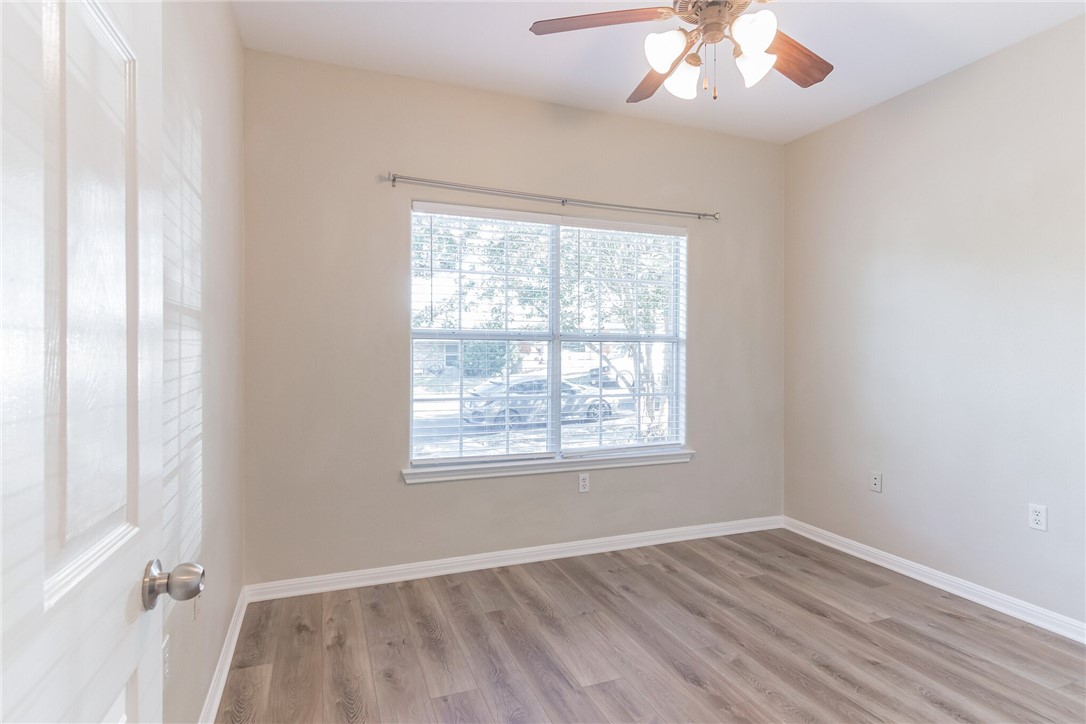 5625 Signal Point Austin, TX 78724 - Photo 13 of 28 Bed Room # 3 is in front of house. Could be a nice home office space too.