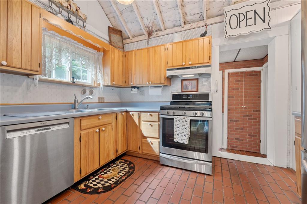 2570 Lytle Road Bethel Park, PA 15102 - Photo 15 of 42 Gallery Image 15