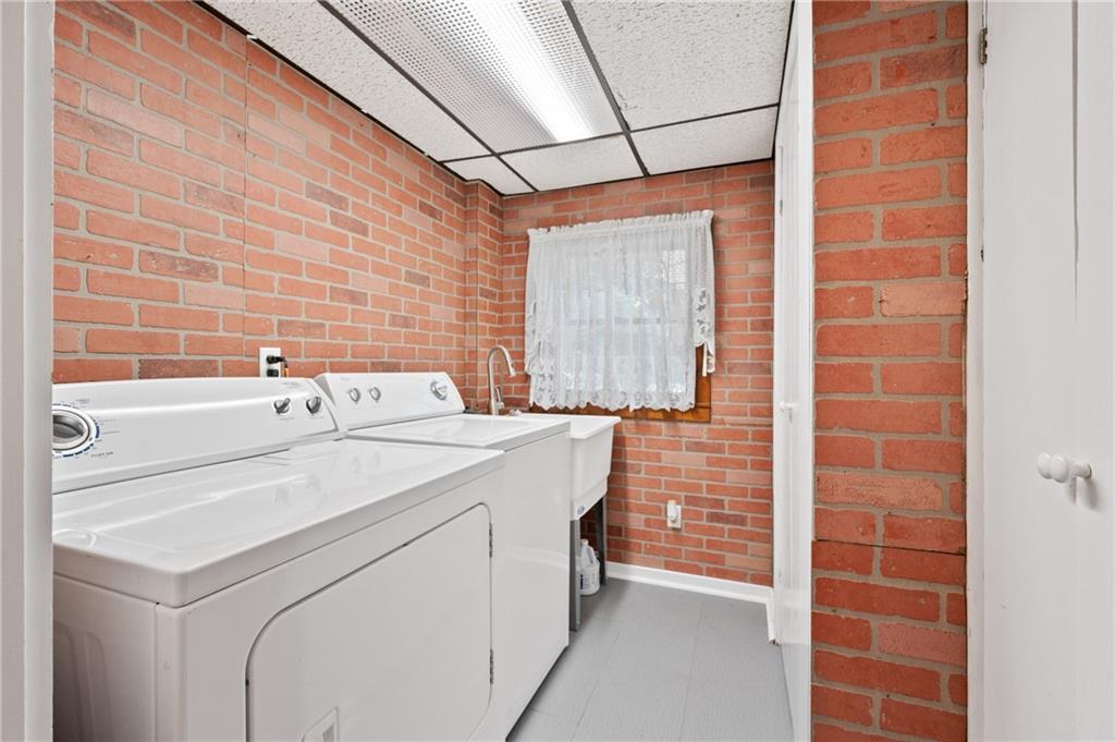 2570 Lytle Road Bethel Park, PA 15102 - Photo 10 of 42 Gallery Image 10