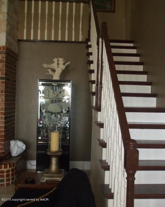 10801 Rm 1061 Amarillo, TX 79124 - Photo 27 of 30 STAIRCASE