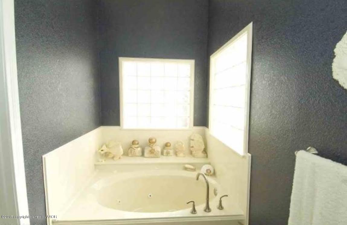 10801 Rm 1061 Amarillo, TX 79124 - Photo 6 of 30 BATHTUB MAIN
