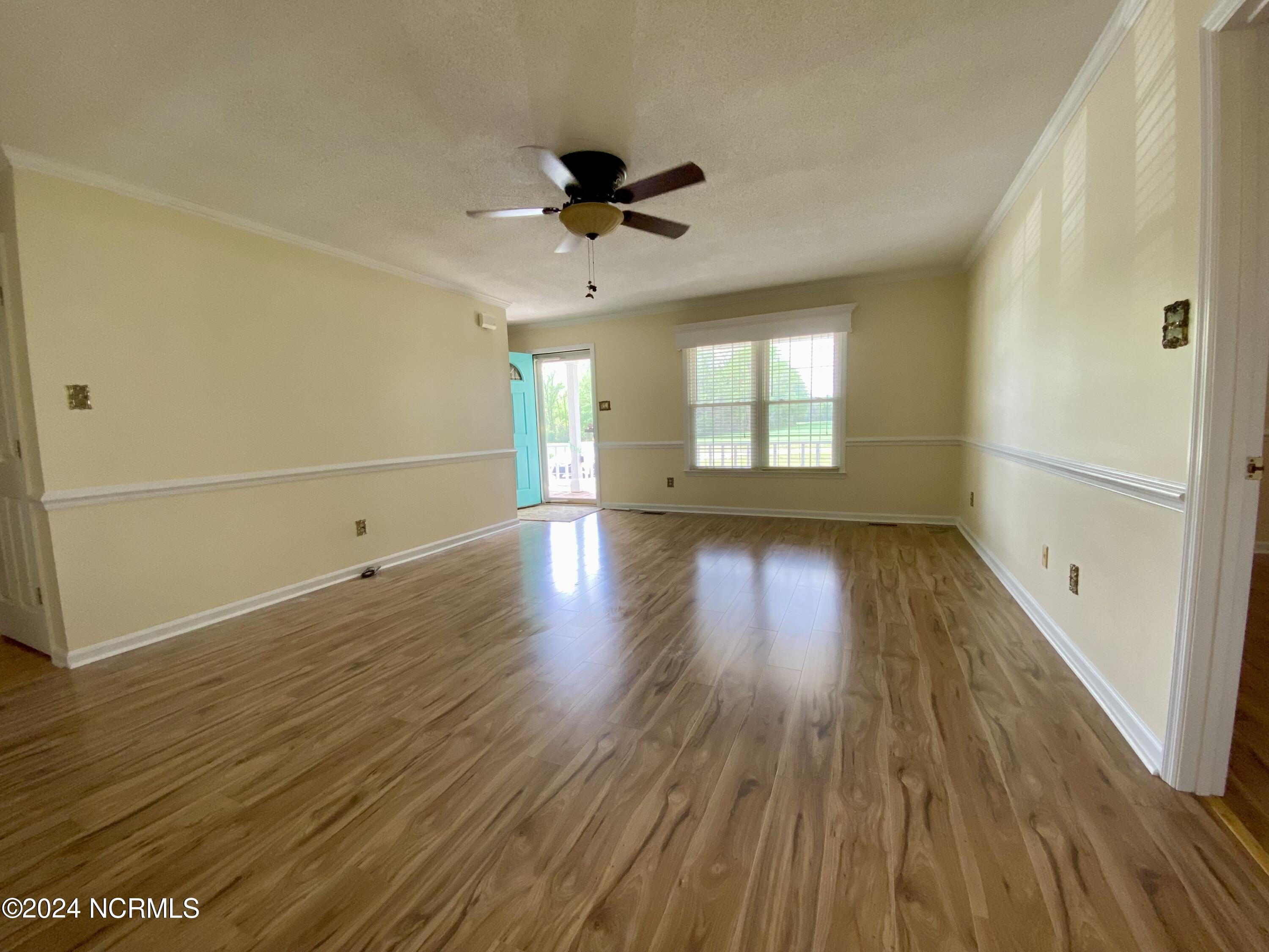 539 Club Knolls Road Dudley, NC 28333 - Photo 9 of 44 Great room