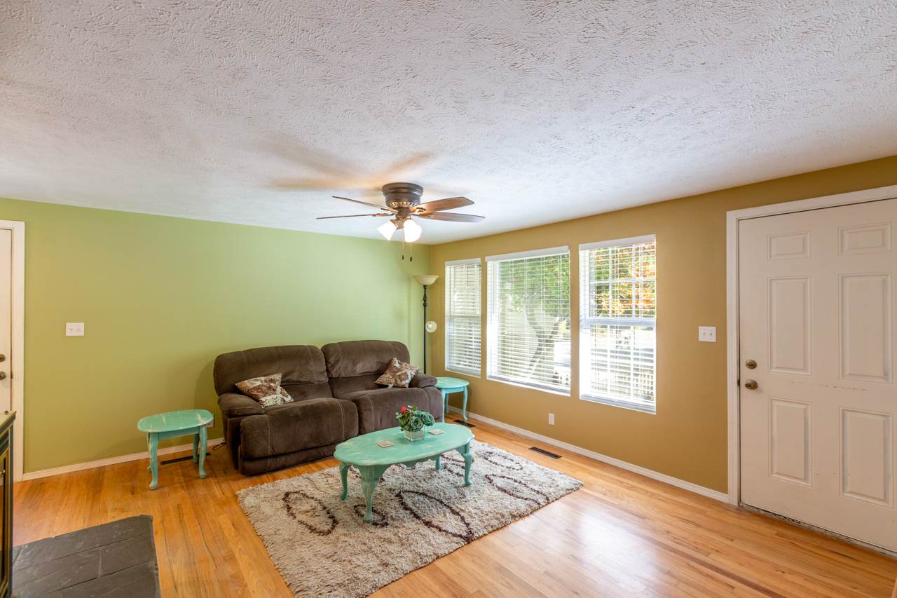 1004 South Edgerton Road Spokane Valley, WA 99212 - Photo 4 of 23