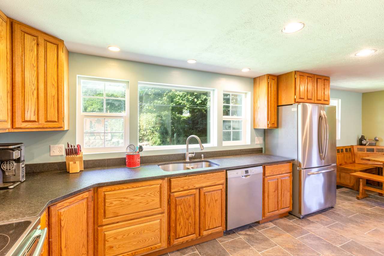 1004 South Edgerton Road Spokane Valley, WA 99212 - Photo 9 of 23