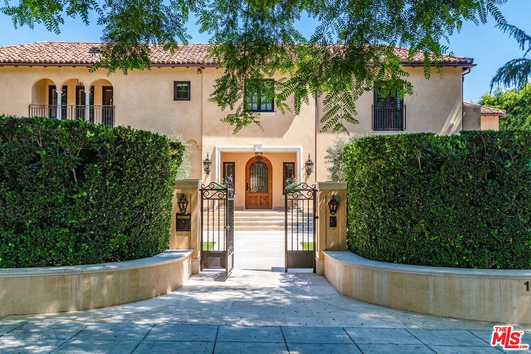 1010 North Roxbury Drive, Beverly Hills, CA 90210 Compass