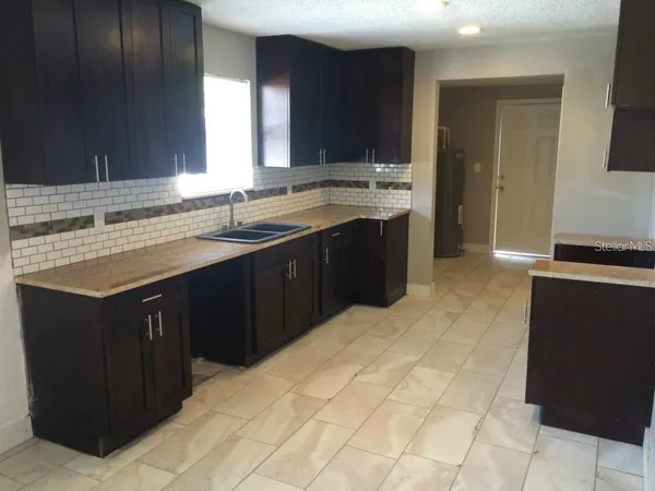 $2,500 | 514 West Plaza Place, Tampa, FL 33602