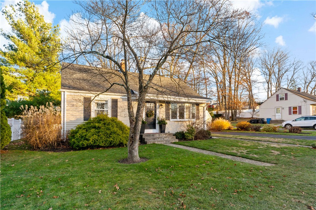 27 Linwood Road Cumberland, RI 02864 - Photo 2 of 33