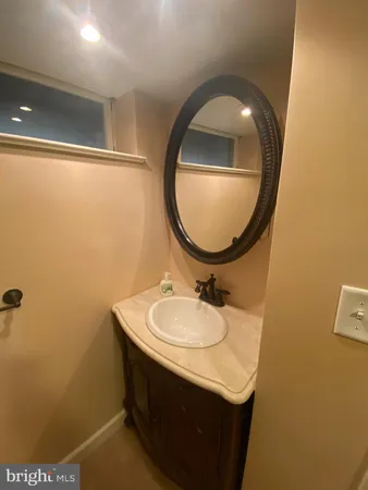 $4,295 | 22 Mt Vernon Avenue, Alexandria, VA 22301