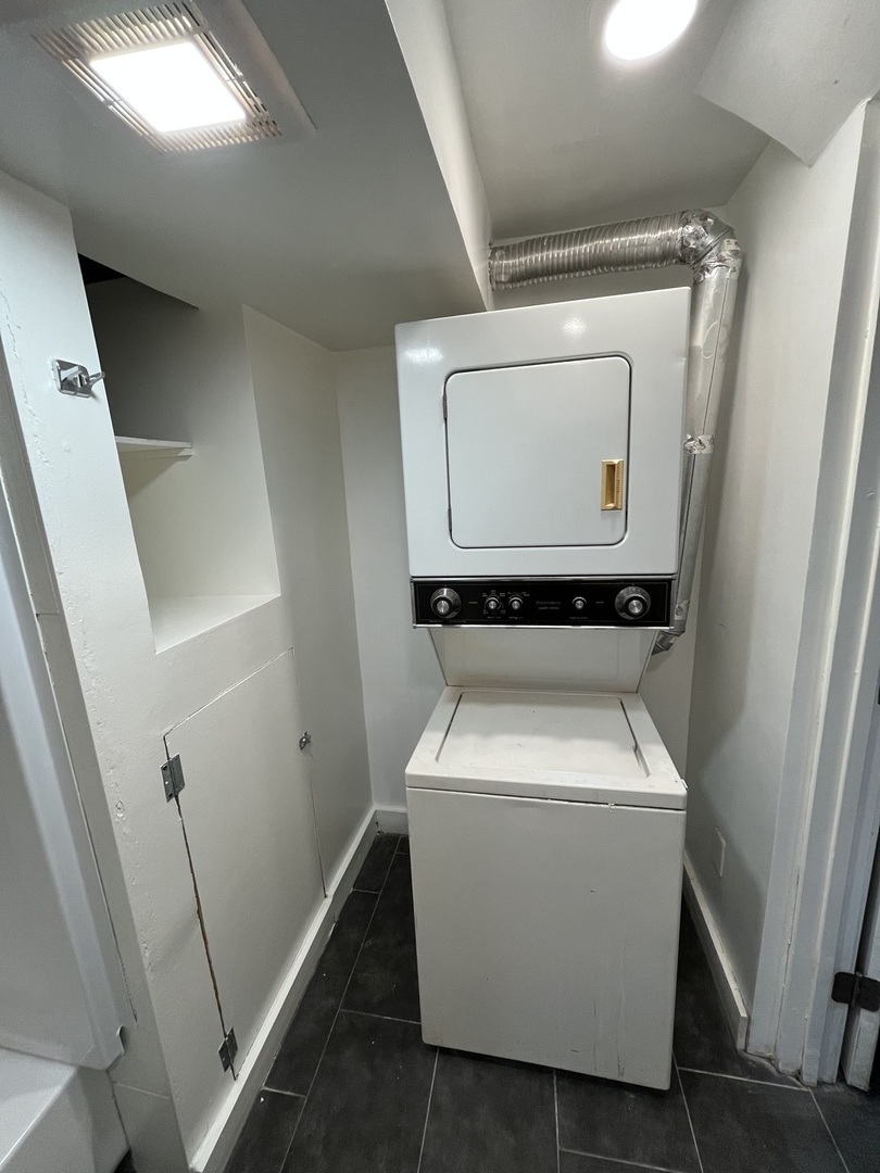 1922 South Springfield Avenue, Unit G Chicago, IL 60623 - Photo 10 of 10 a utility room with dryer and washer