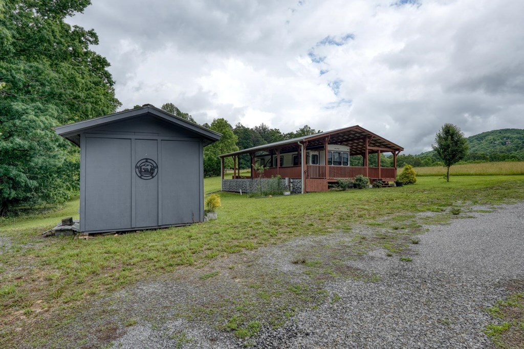 568 Parks Road Hiawassee, GA 30546 - Photo 6 of 38 a view of backyard of house with wooden fence