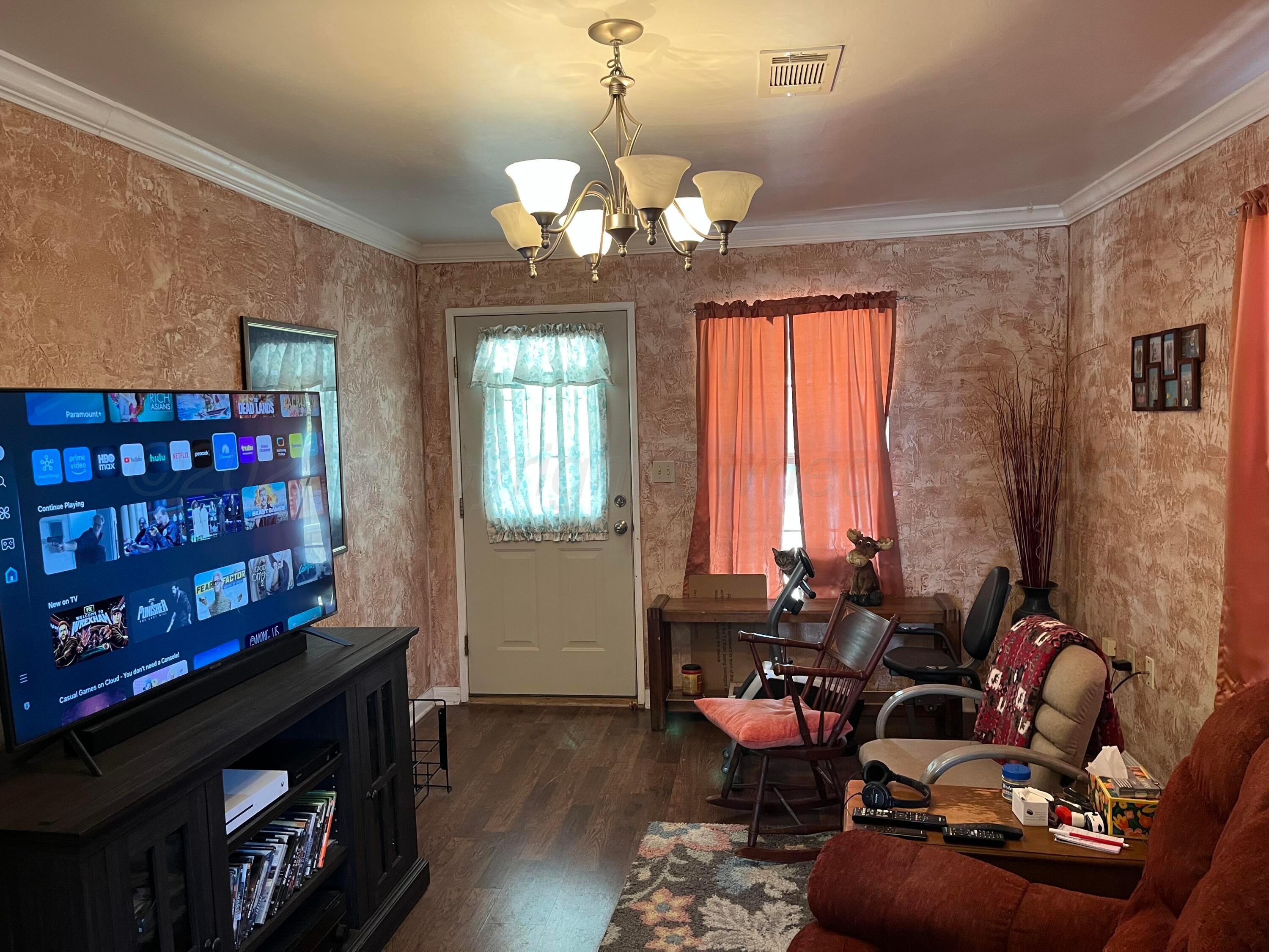 724 Coble Street Borger, TX 79007 - Photo 4 of 24 Living Room #2