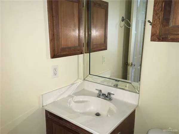$845 | 2002 Angus Street, Unit B, Mission, TX 78572
