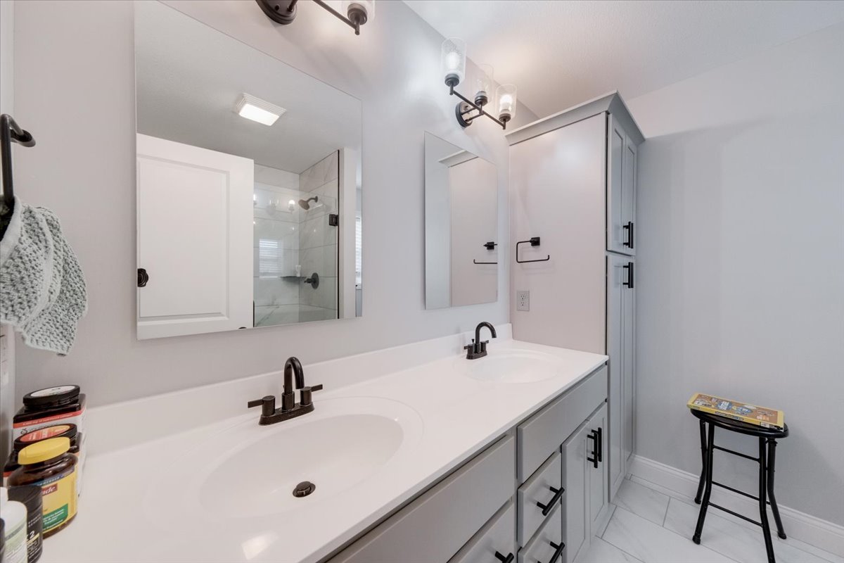 715 Rapp Drive Mahomet, IL 61853 - Photo 24 of 40 a bathroom with a sink and a mirror