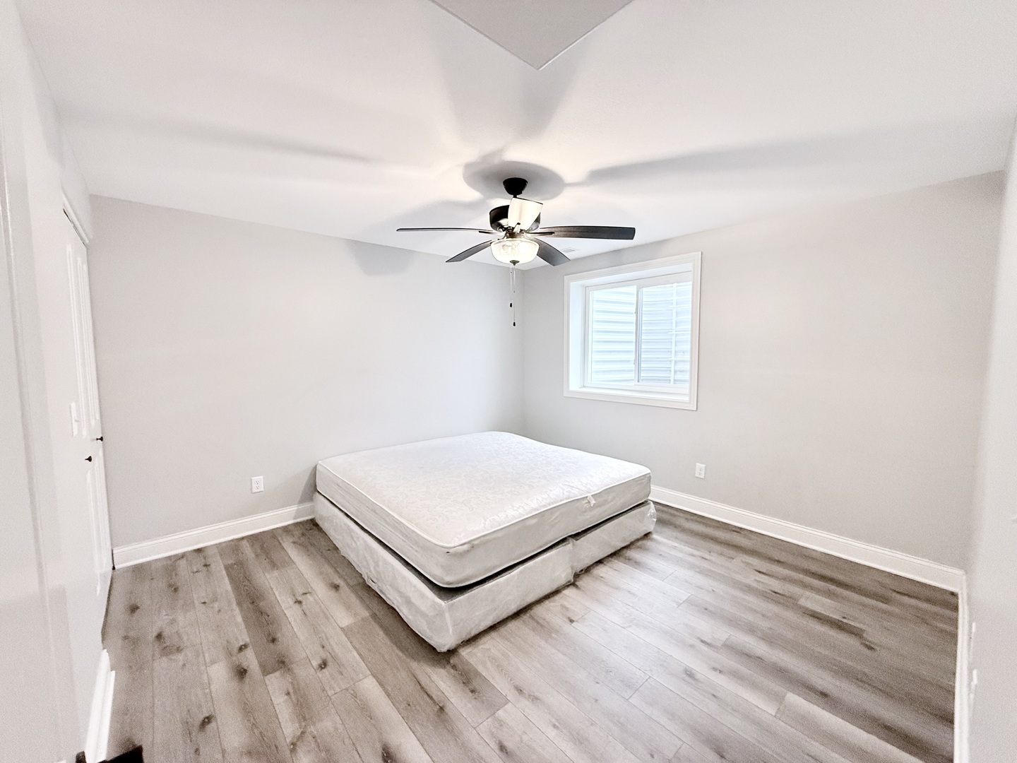 715 Rapp Drive Mahomet, IL 61853 - Photo 31 of 40 a room with a bed and a window