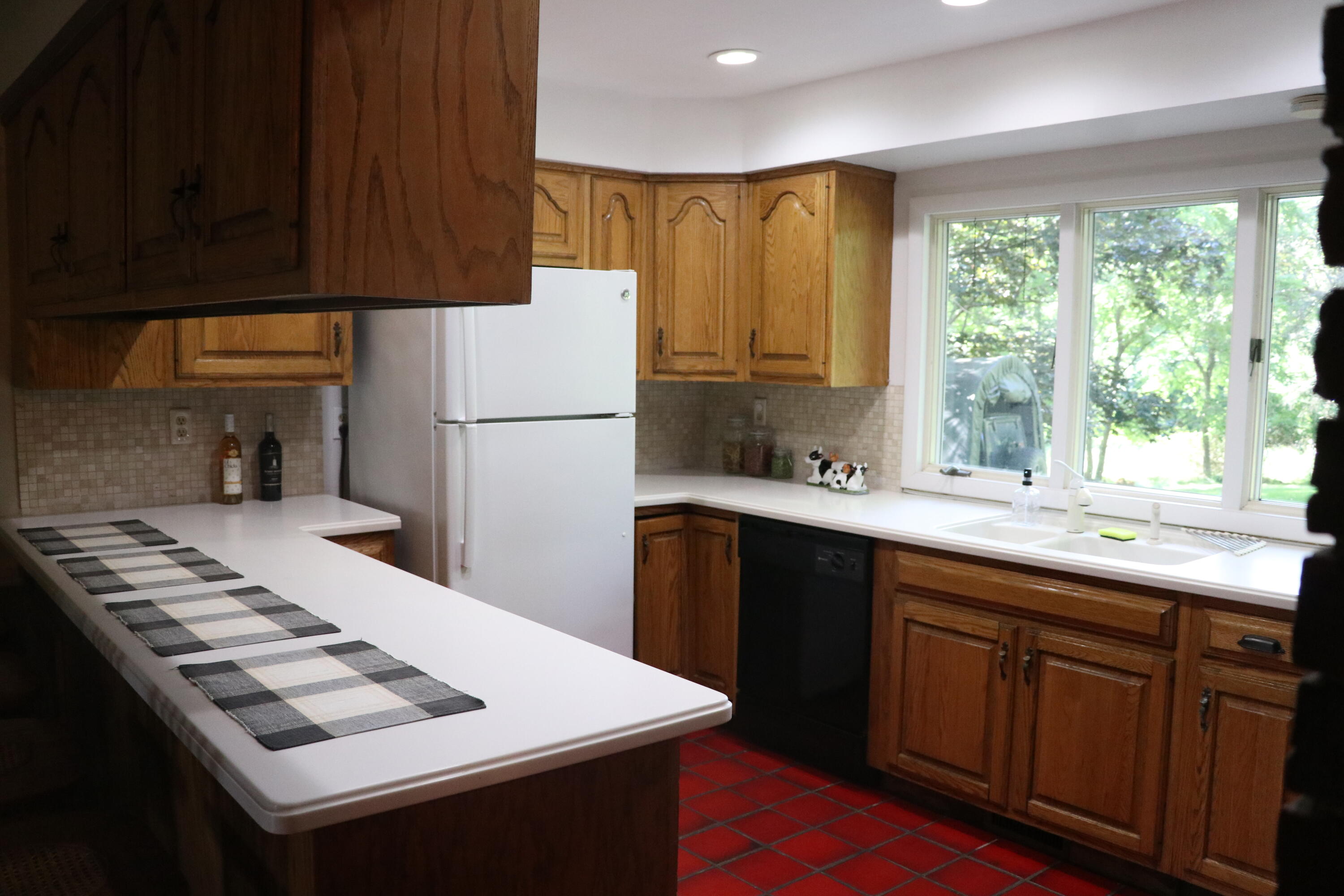 6310 Shappie Road Clarkston, MI 48348 - Photo 6 of 32 Kitchen 1