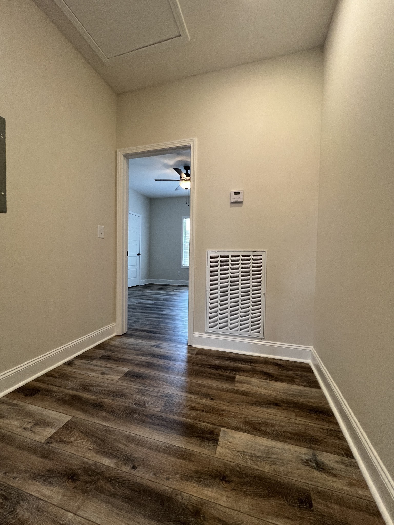 550 Peachers Mill Road, Unit B5 Clarksville, TN 37042 - Photo 14 of 33 a view of entryway with wooden floor