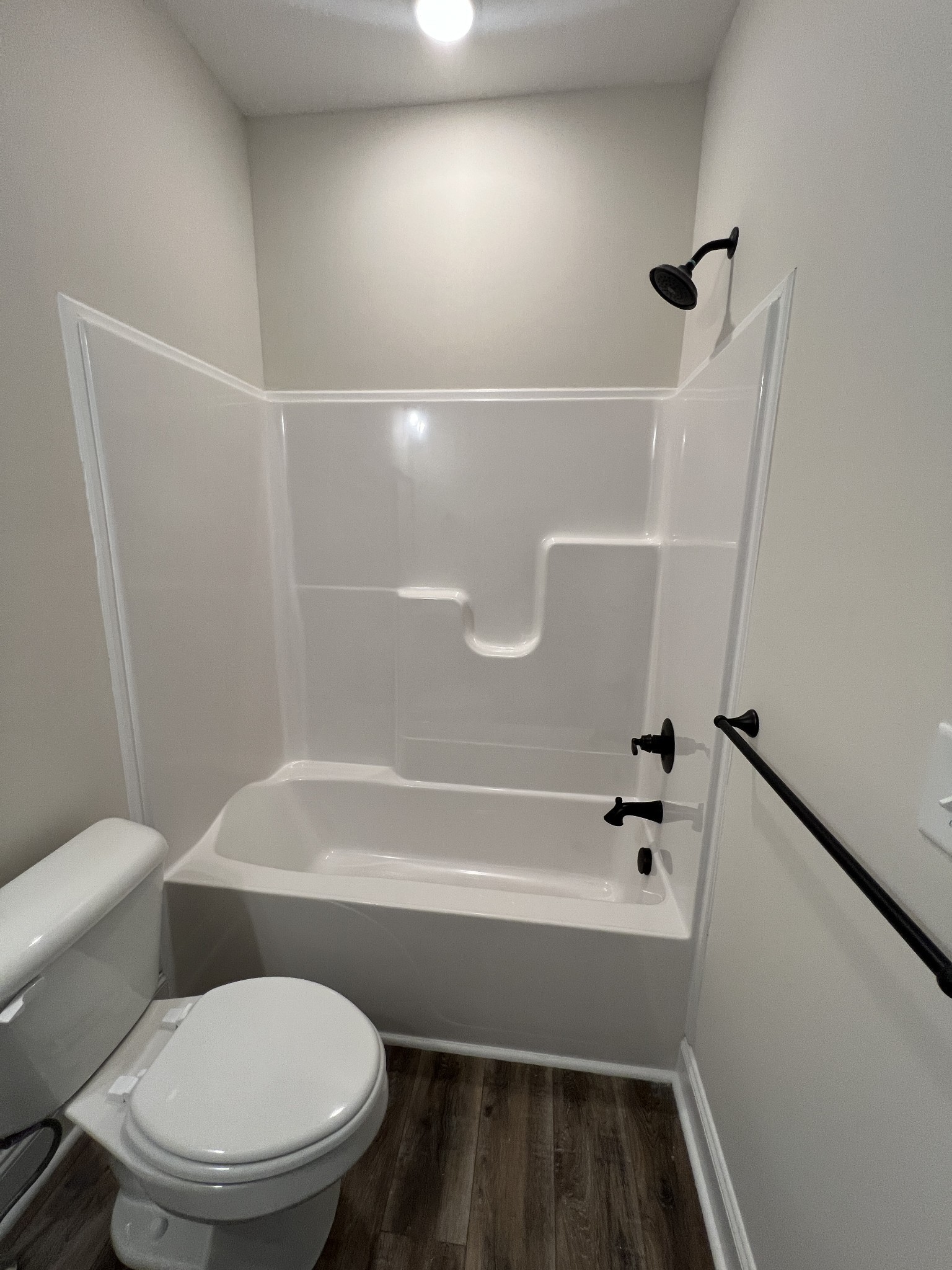 550 Peachers Mill Road, Unit B5 Clarksville, TN 37042 - Photo 27 of 33 a bathroom with a toilet and a bathtub