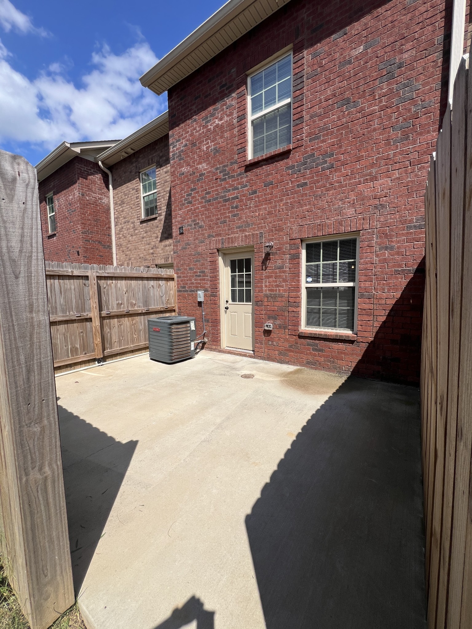 550 Peachers Mill Road, Unit B5 Clarksville, TN 37042 - Photo 29 of 33 a view of a backyard of a house