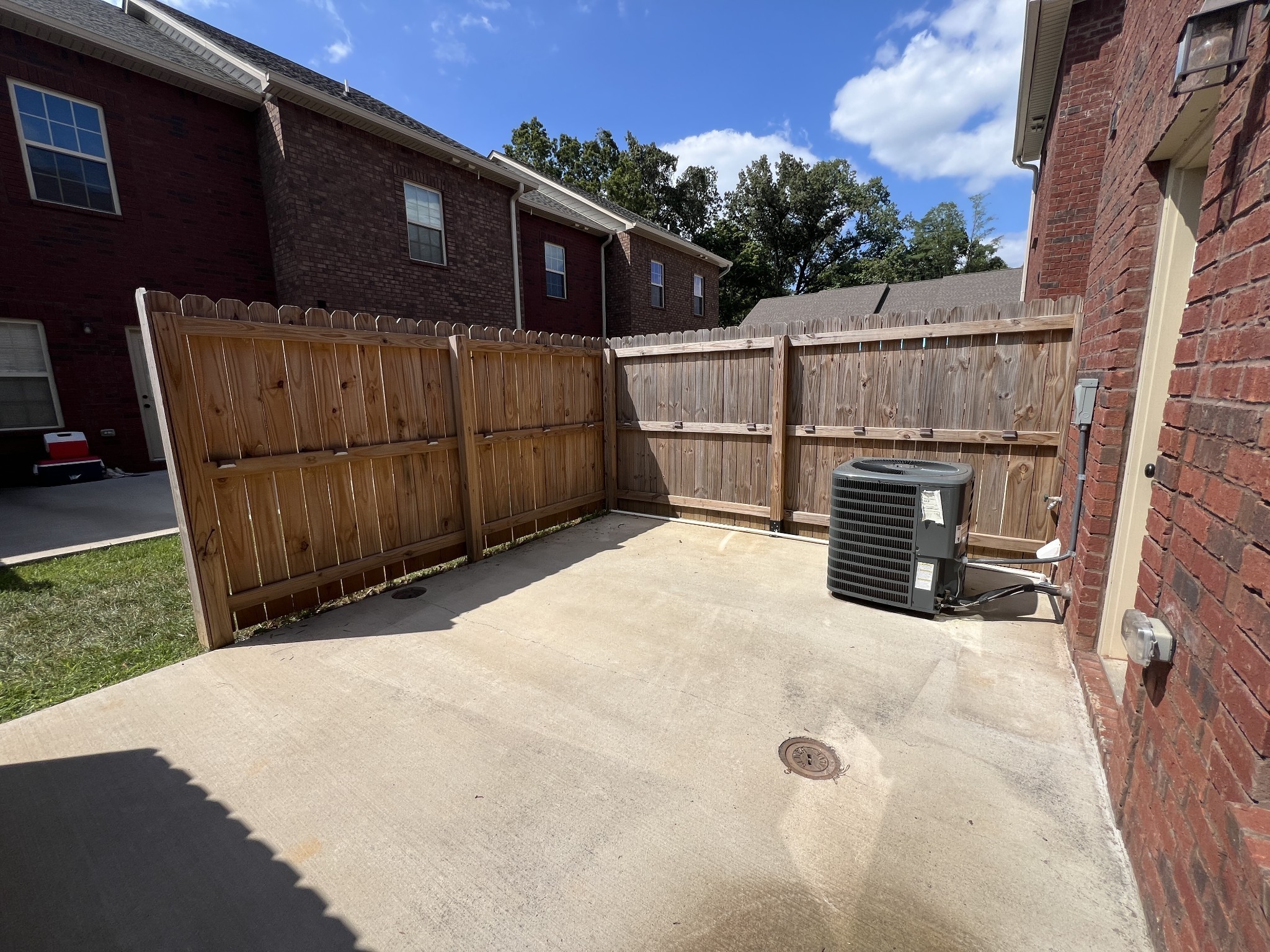 550 Peachers Mill Road, Unit B5 Clarksville, TN 37042 - Photo 30 of 33 a view of backyard with wooden fence and seating